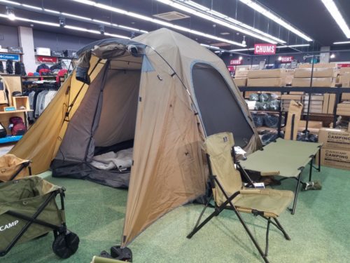 クイックキャンプのテントが実店舗で初展示